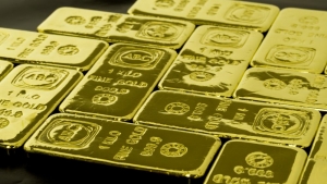الذهب يخفت بريقه مع ارتفاع عوائد السندات الأمريكية والدولار