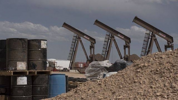 النفط يتخلى عن أغلب مكاسبه مع النظر للهجوم الإيراني على قاعدتين أمريكيتين بالمحدود