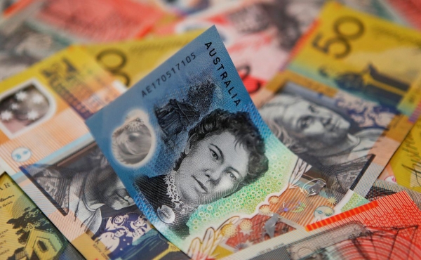 بيانات الصين القاتمة تضعف الدولار الأسترالي وتخفض اليوان