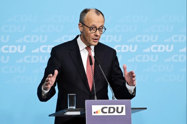 ميرتس يسعى لكبح اندفاع ماكرون ردًا على تهديدات ترامب الجمركية