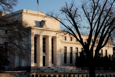 محضر: الفيدرالي يميل نحو المزيد من زيادات الفائدة لكبح جماح التضخم