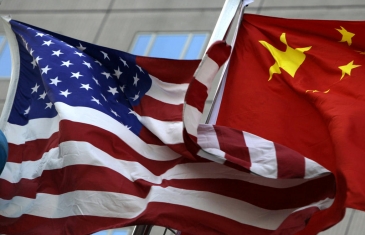 الصين تتبنى أسلوب الجزرة والعصا في وجه التوترات التجارية مع أمريكا