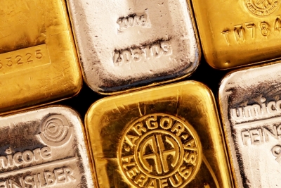ارتفاع الذهب مع تراجع الدولار والعوائد، والرهانات على رفع الفائدة في أكتوبر
