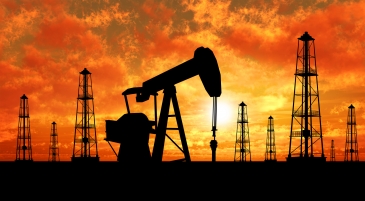 النفط بالقرب من اعلى مستوياته في اكثر من عام بفعل العقوبات على ايران