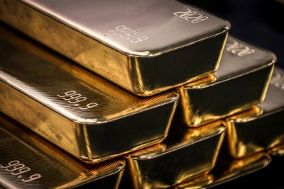 اسعار الذهب تقترب من اعلى مستوياتها في اسبوع مع تراجع الدولار وعوائد السندات