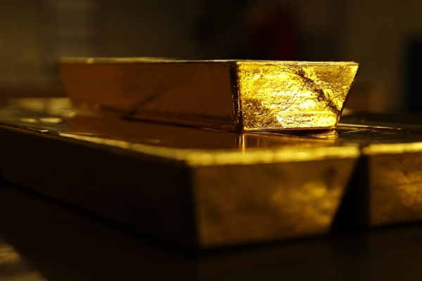 الذهب متماسك مع تراجع الدولار من أعلى مستوياته في 2018