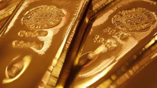 الذهب ينتعش في ظل تهاوي الأسهم والعملات الرقمية