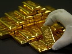 الذهب يرتفع لكن في طريقه لاكبر انخفاض اسبوعي في 15 شهر