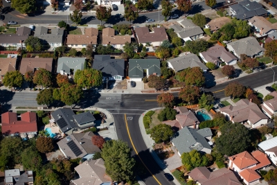 انخفاض مبيعات المنازل القائمة الأمريكية إلى أدنى مستوى في ستة أشهر