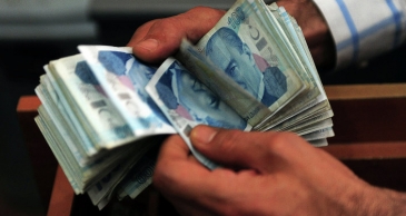 الليرة التركية تتخطى حاجز 7 ليرة للدولار في مستوى قياسي جديد