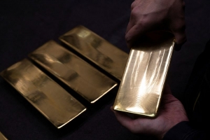 الذهب يبلغ ذروته في شهر بعد بيانات التضخم الأمريكية
