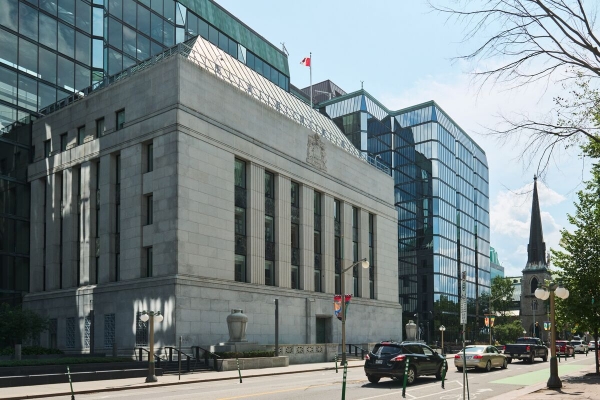 المركزي الكندي يصبح أول من يخفض سعر الفائدة ضمن مجموعة السبع
