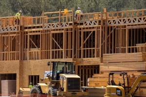 إنفاق البناء في أمريكا يهبط إلى أدنى مستوى منذ عام في يونيو