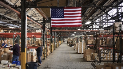 نشاط المصانع الأمريكية يتحسن قليلا وضغوط الأسعار تتزايد