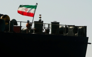 إيران تحذر الولايات المتحدة من الاستيلاء على ناقلة النفط الإيرانية المفرج عنها