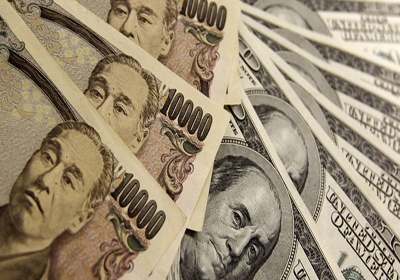 عوائد السندات المرتفعة تعزز الدولار ، الين يتراجع بعد اجتماع بنك اليابان المركزي