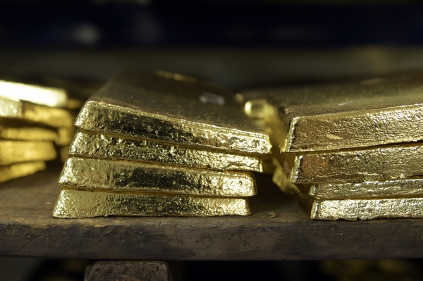الذهب بصدد أكبر خسارة أسبوعية في ستة أسابيع مع صعود الدولار