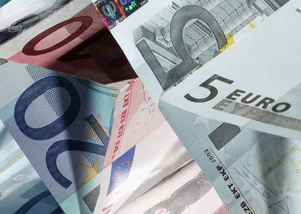 اليورو يصعد فوق 1.24 دولار ليصل لأعلى مستوياته في 3 أسابيع