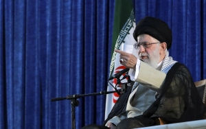 الولايات المتحدة وإيران ترسل إشارات متضاربة بشأن نزاعاتهم
