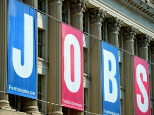توقعات بانخفاض معدل البطالة الامريكي لـ 3.5% في ابريل وتباطؤ نمو الوظائف