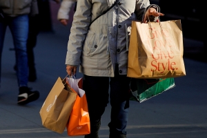 ثقة المستهلك الأمريكي تتراجع في فبراير ..وتوقعات التضخم تنخفض