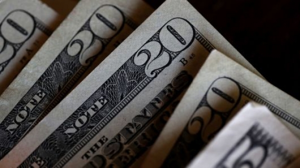 الدولار والين يتراجعان مع انتعاش معنويات المخاطرة