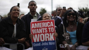 مطالبات البطالة الأسبوعية في الولايات المتحدة بالقرب من أدنى مستوى لها في 18 شهرًا