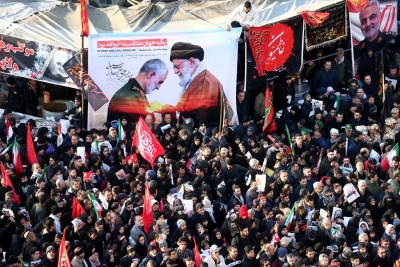 حشود ضخمة في إيران لحضور جنازة القائد  وتحذر ابنته الولايات المتحدة من يوم مظلم
