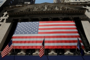 الأسهم الأمريكية تتأرجح على إثر بيانات اقتصادية