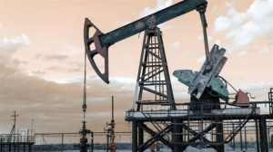 اسعار النفط تقفز بأكثر من 1 دولار مع انحسار مخاوف أوميكرون وتعثر المحادثات مع ايران