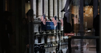 الأسهم الأمريكية تهبط بعد تعليقات منوتشن حول التحفيز