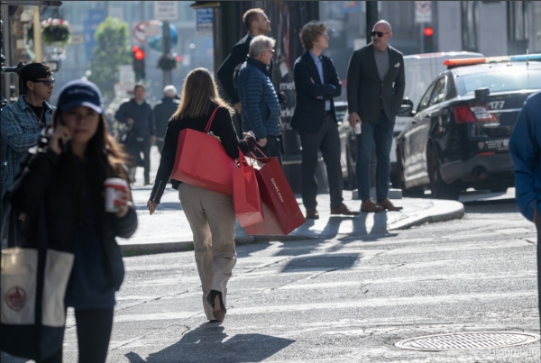 التضخم الأساسي الأمريكي يتراجع على غير المتوقع إلى أبطأ وتيرة منذ 2021