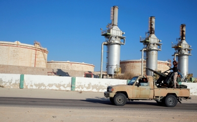 البنك المركزي: إيرادات ليبيا من النفط تهبط إلى صفر في يناير