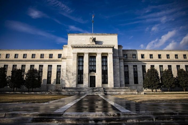 الفيدرالي يرفع تقييمه للاقتصاد مع إبقاء أسعار الفائدة قرب الصفر