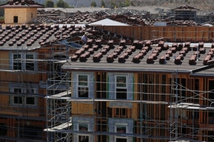 وتيرة بناء المنازل الأمريكية ترتفع وتصاريح البناء تسجل أعلى مستوى في 12 عاما