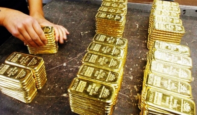 الذهب يرتفع بفعل ضعف الدولار وعوائد السندات