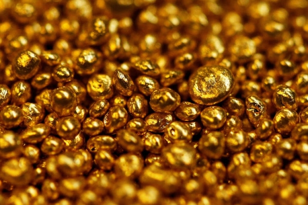 الذهب يتراجع من أعلى مستوى في 7 سنوات، والمخاوف حول فيروس كورونا تستمر