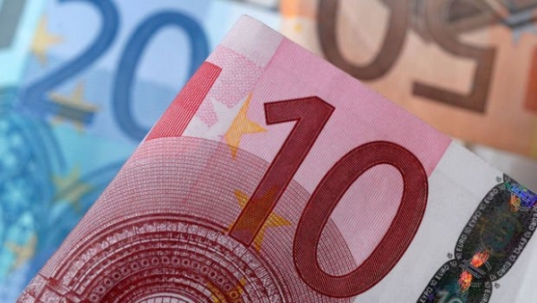 اليورو يرتفع قليلا بعد الجولة الأولى للانتخابات الفرنسية والين يغوص إلى قاع جديد
