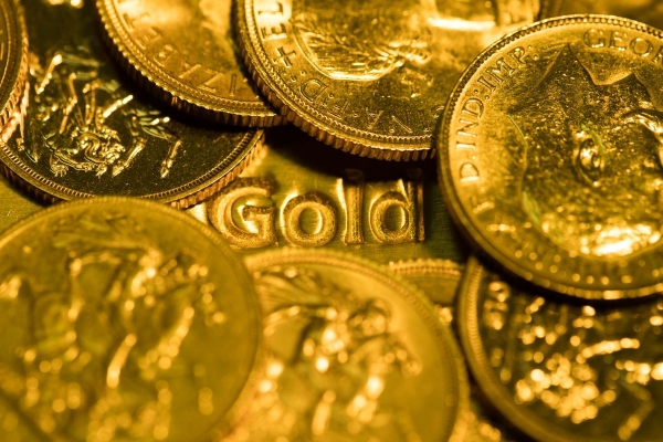 الذهب يتخلى عن مكاسب ما بعد بيانات التضخم في ظل تعافي الدولار