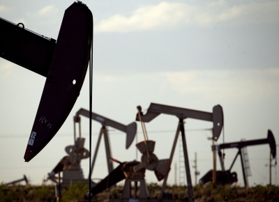 النفط يهوى 3% مواصلاً خسائره لليوم السادس على التوالي