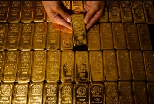 استقرار الذهب مع تقييم المتداولين مسار الفائدة بعد اشتباكات بين واشنطن وطهران