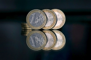اليورو يقفز إلى أعلى مستوى منذ نحو عامين وسط تفاؤل حيال اتفاق الاتحاد الأوروبي