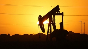 النفط يرتفع مع تراجع مخزونات الخام الأمريكية
