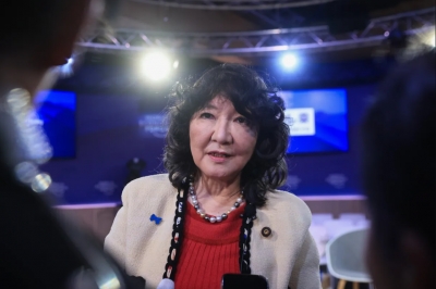 وزيرة المالية اليابانية تقول أنها تراقب سعر الصرف ب"قدر عال من الاستنفار"