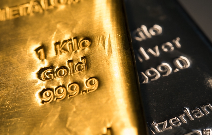 الذهب بصدد ثالث مكاسبه الشهرية.. والتركيز على قرار الفيدرالي