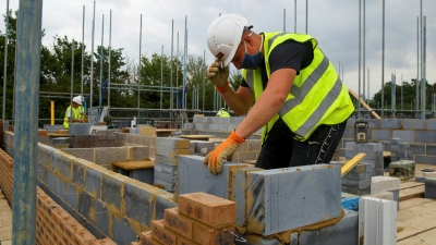 قطاع البناء البريطاني ينتعش في فبراير وفقا لمؤشر مديري المشتريات
