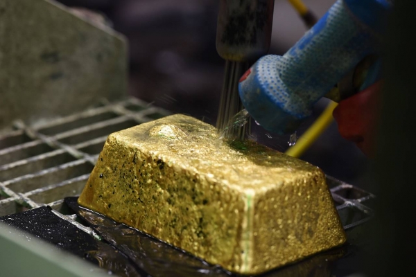 الذهب يهبط لأدنى مستوى في 7 أشهر مع صعود الدولار