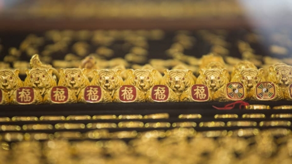 الذهب يتجاوز 4800 دولار مع تصاعد التوترات بشأن جرينلاند