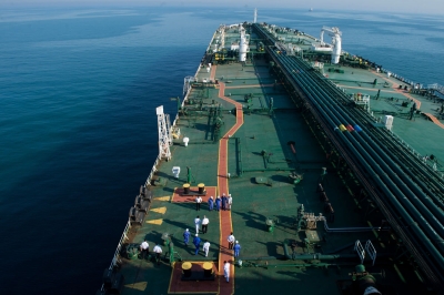هبوط النفط مع تخفيض السعودية أسعار بيع خامها