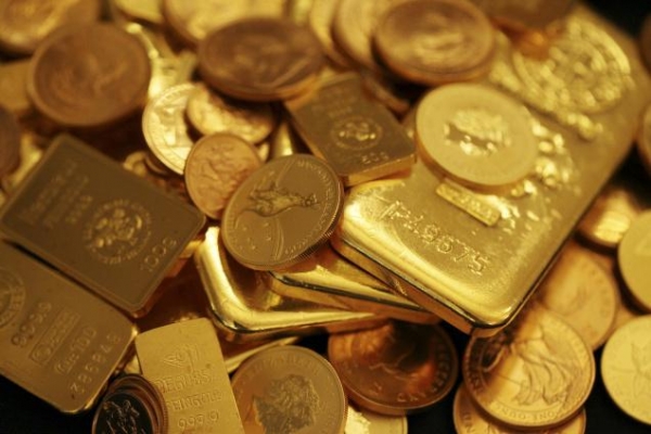 الذهب يرتفع بفعل عمليات بيع الاسهم والتي اثارت الطلب عليه كملاذ امن